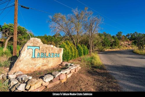 8 Tablazon Valley Dr, Tijeras, NM, 87059-7509 | Card Image