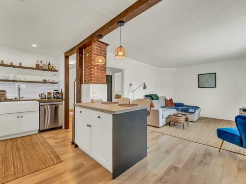 167 12 St Se, Medicine Hat, AB, T1A1V1 | Card Image