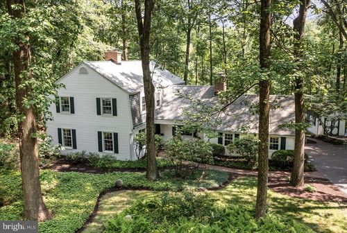 46 Woodbine Dr, HERSHEY, PA, 17033-2668 | Card Image