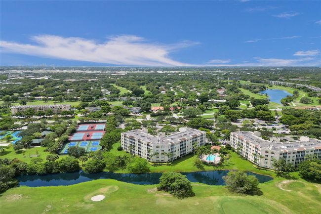 APT-501 - 3500 Oaks Clubhouse Dr, Condo with 3 bedrooms, 2 bathrooms and null parking in Pompano Beach FL | Image 72