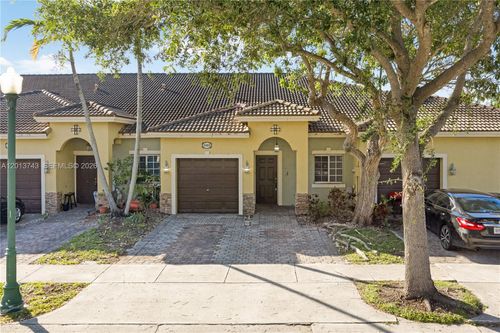 3393 Ne 11th Dr, Homestead, FL, 33033-5882 | Card Image