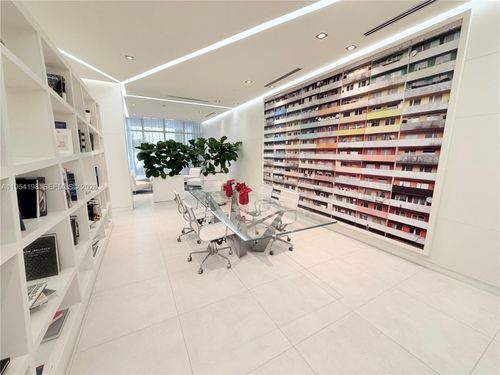 1014-4250 Biscayne Blvd, Miami, FL, 33137-3276 | Card Image