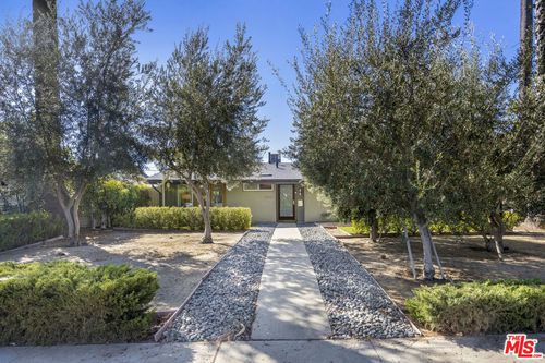 19820 Victory Boulevard, Woodland Hills, CA, 91367 | Card Image
