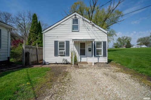 212 S Cone St, Farmington, IL, 61531-1400 | Card Image