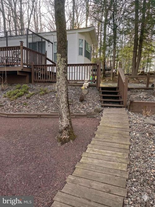 100 Doe Ln, Milford, PA, 18337-4103 | Card Image