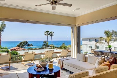 135 Redwood Ave, Carlsbad, CA, 92008-4052 | Card Image