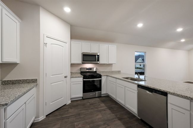 416 Sandringham Loop, House other with 4 bedrooms, 2 bathrooms and 2 parking in Uhland TX | Image 4