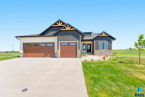 2516 E Chestnut Trl, Brandon, SD, 57005 | Card Image