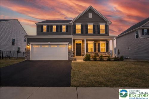 820 Hendon Ln, CATASAUQUA, PA, 18032-8015 | Card Image