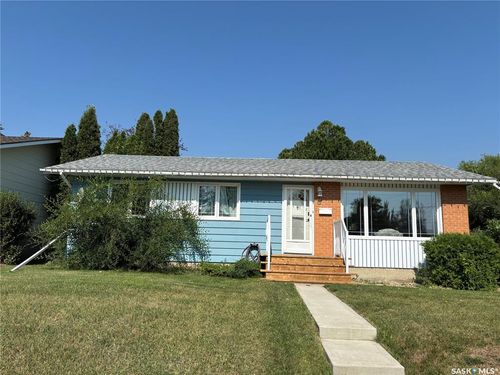 8 Whyte Place, Swift Current, SK, S9H1P8 | Card Image