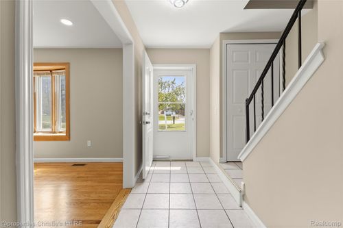 15918 Mount Vernon St, Southfield, MI, 48075-3107 | Card Image