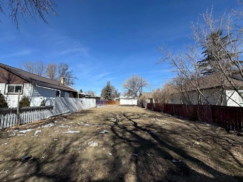1607 3 Ave N, Lethbridge, AB, T1H0J7 | Card Image