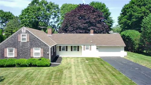 5 South Dr, Middletown, RI, 02842-4601 | Card Image