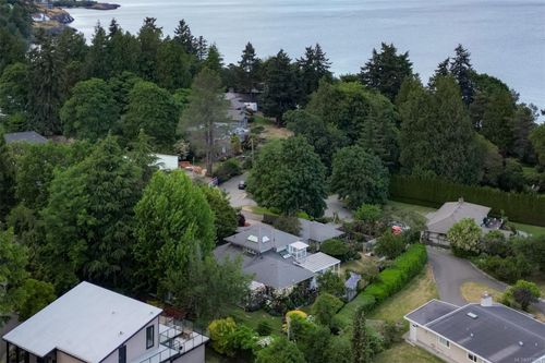 4005 Locarno Lane, Saanich, BC, V8N3Z9 | Card Image