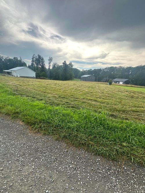 9 Harris Trl, Russell Springs, KY, 42642-7843 | Card Image