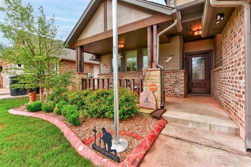 2712 Pebble Creek Street, Moore, OK, 73160 | Card Image