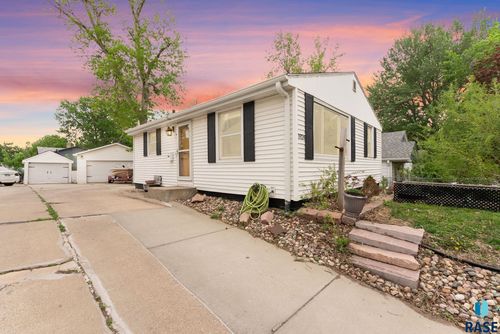 1924 S West Ave Avenue, Sioux Falls, SD, 57105 | Card Image