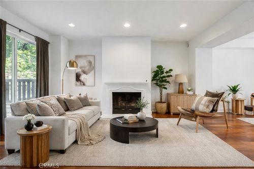 205-6300 Honolulu Ave, La Crescenta, CA, 91214-2334 | Card Image