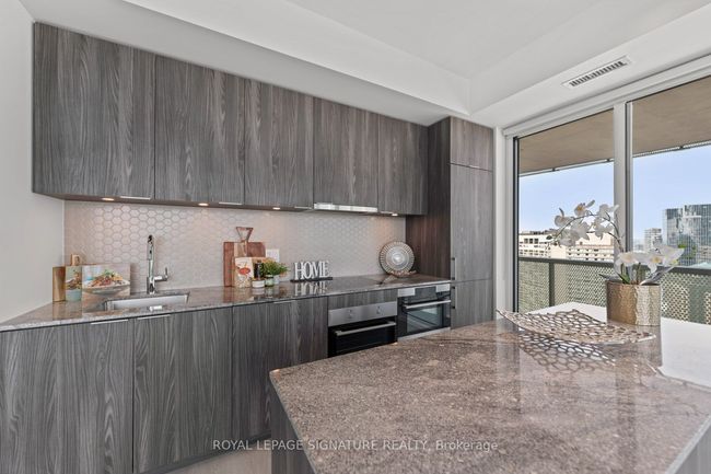 3305 - 15 Queens Quay E, Condo with 3 bedrooms, 2 bathrooms and 1 parking in Toronto ON | Image 23