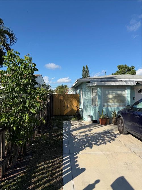 studio-1927 Arthur St, Hollywood, FL, 33020-3128 | Card Image