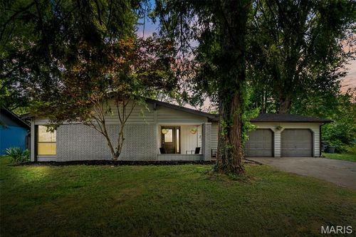 102 Gale Dr, Fairview Heights, IL, 62208-2414 | Card Image