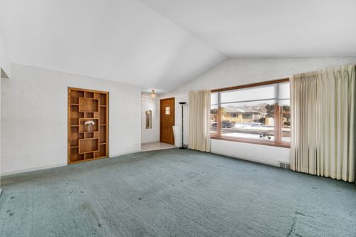 7050 N Keating Ave, Lincolnwood, IL, 60712-2123 | Card Image