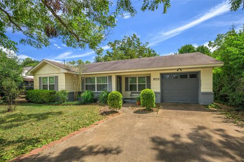 602 E Tom Green St, Brenham, TX, 77833-4654 | Card Image