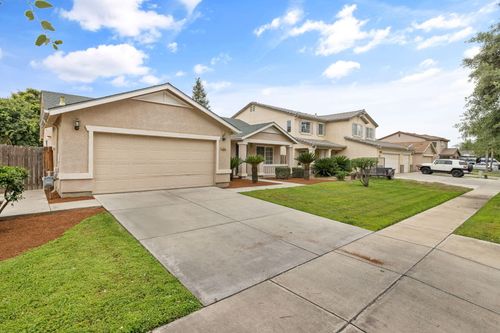 2843 W Brooke Avenue, Visalia, CA, 93291 | Card Image
