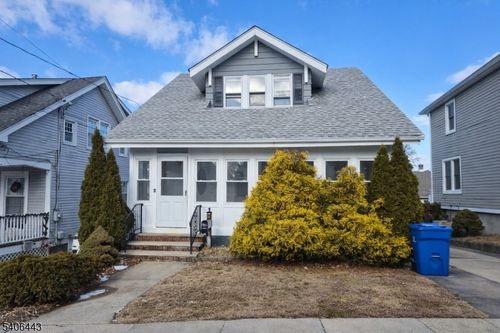 8 Wilcox Ave, South River, NJ, 08882-1951 | Card Image