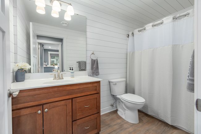 30-Lower Level Bathroom.jpg | Image 29