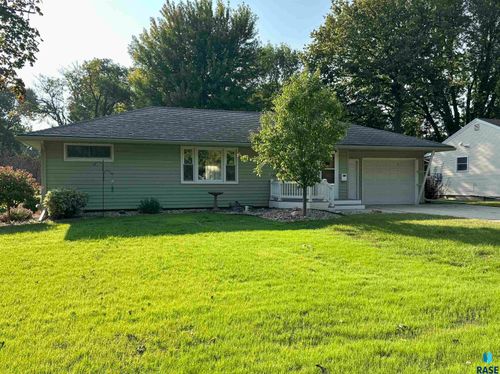 1115 Elmhurst Ave, Luverne, MN, 56156-1008 | Card Image