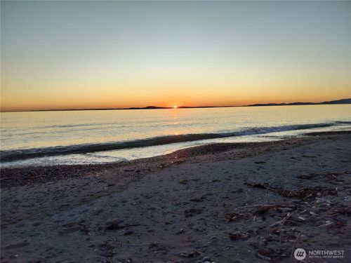 4693 Surfcrest Dr, Oak Harbor, WA, 98277-7954 | Card Image