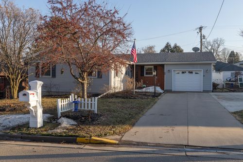 239 W Kinne St, ELLSWORTH, WI, 54011-5085 | Card Image