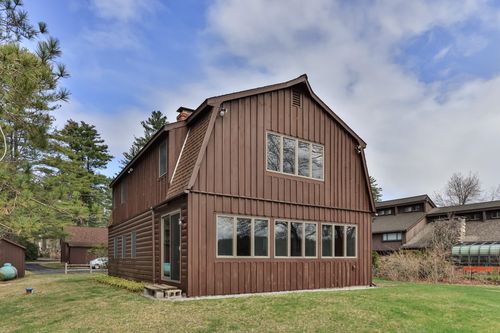 7 Howards Grv, Derry, NH, 03038-5825 | Card Image