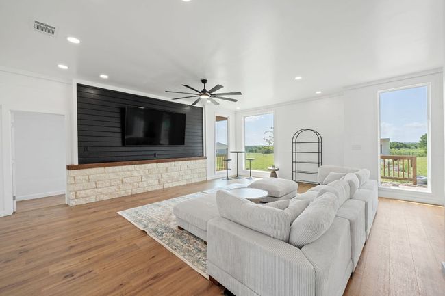 111 Starlight Path Path, House other with 4 bedrooms, 4 bathrooms and 2 parking in Red Rock TX | Image 9