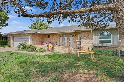 2412 N Robin St, Altus, OK, 73521-1555 | Card Image