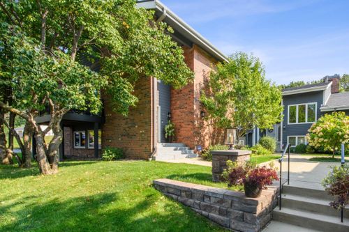 7653 Woodview Ct, Edina, MN, 55439-1768 | Card Image