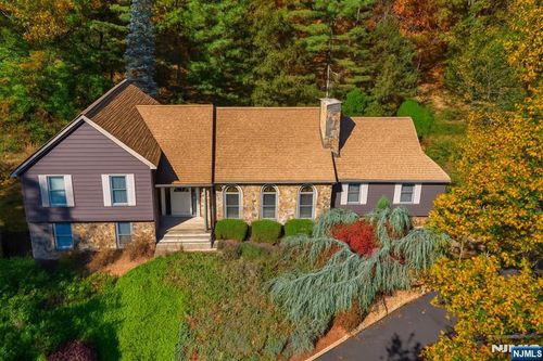 31 Cheyenne Dr, Montville, NJ, 07045-9216 | Card Image