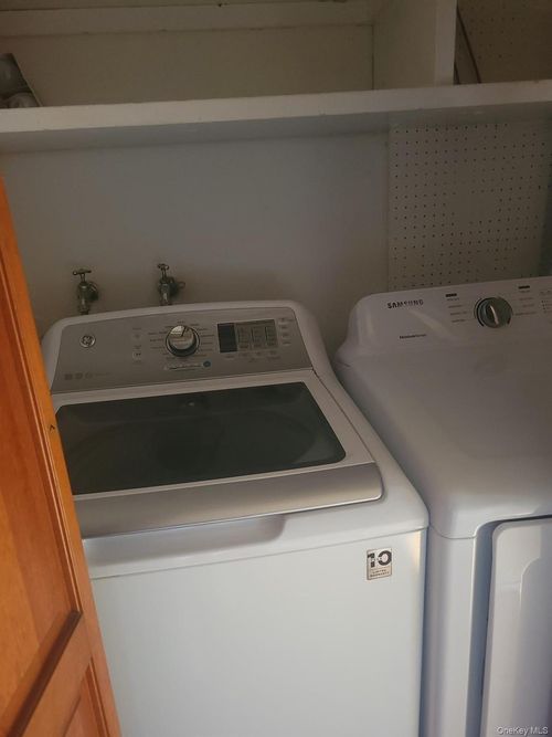 111 Woodland Hills Rd, White Plains, NY, 10603-3117 | Card Image