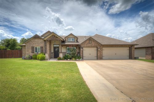 5440 Skylane Pl, Sand Springs, OK, 74063-3012 | Card Image