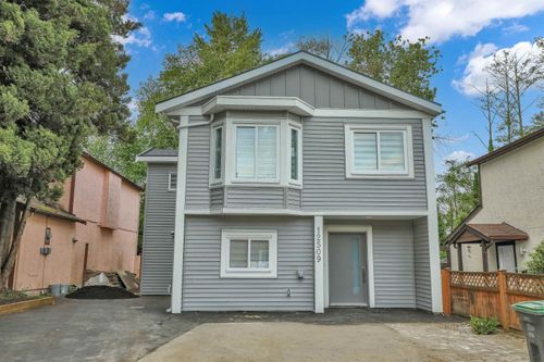 12509 77b Ave, Surrey, BC, V3W8L9 | Card Image