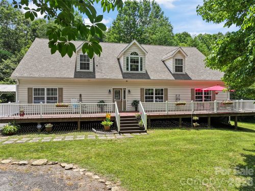 165 Sequoyah Dr, Waynesville, NC, 28785-8471 | Card Image