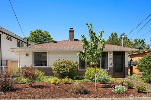 6827 25th Ave Ne, Seattle, WA, 98115-7132 | Card Image