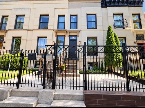3437-3437 S Giles Avenue, Chicago, IL, 60616 | Card Image
