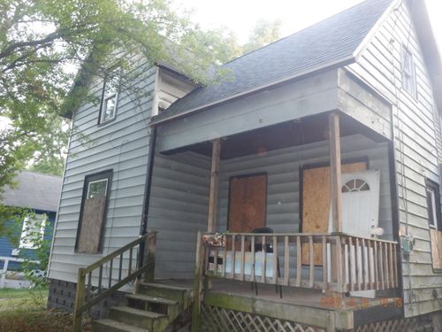124 Middle St, Three Rivers, MI, 49093-1646 | Card Image