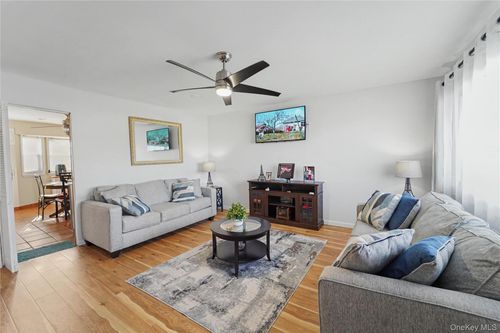 21 Francisco Ave, Islip, NY, 11722 | Card Image