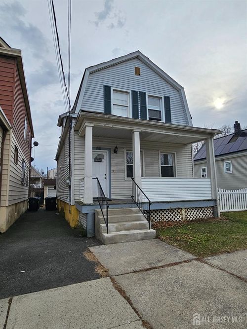 305 Meredith St, Perth Amboy, NJ, 08861-2720 | Card Image