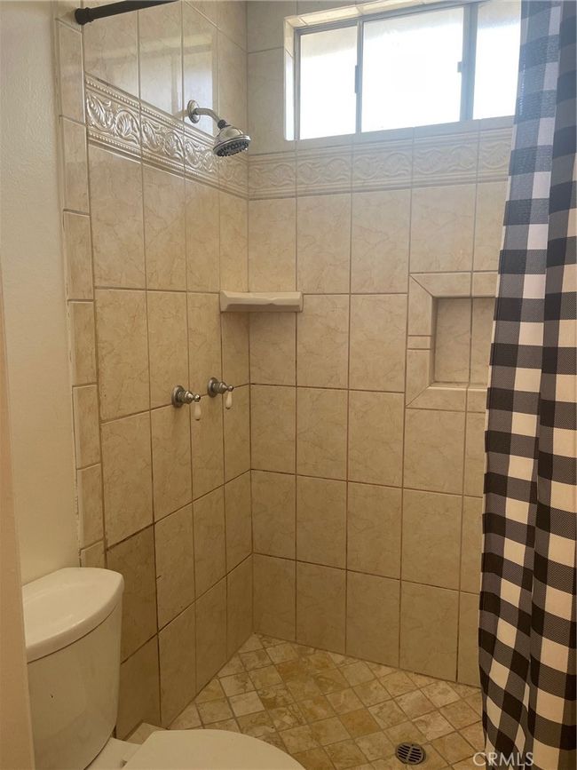 Bathroom view of shower | Image 11