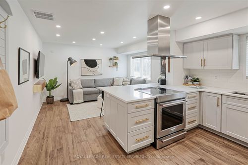 113-40 Merchant Lane, Toronto, ON, M6P4J6 | Card Image