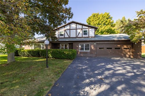 8 Flagstaff Dr, Irondequoit, NY, 14622-2340 | Card Image